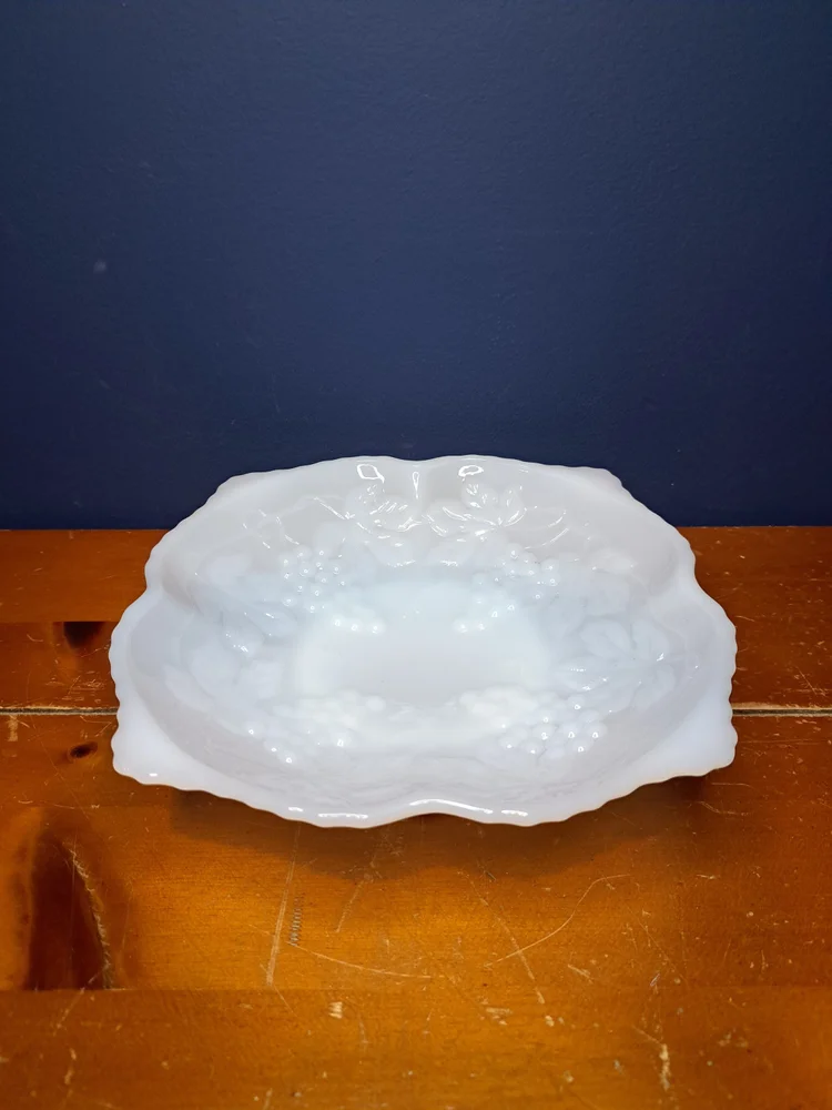 Vintage Anchor Hocking Milk Glass Grape Morif, Vintage Milk Glass Serving Plate, Beautiful 9" Anchor Hocking White Glass Pedestal Dish